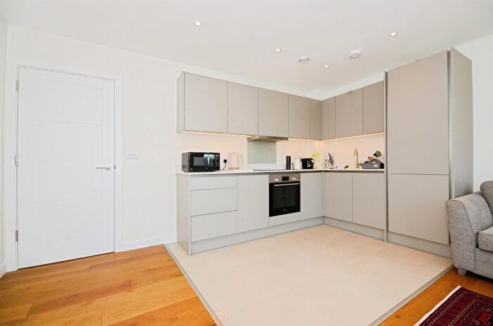 1 Bedroom Flat For Sale In Bridgehill Close, Wembley, HA0