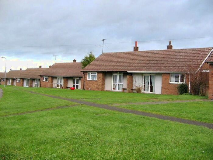 2 Bedroom Bungalow To Rent In Elizabeth Way, Rushden, Northamptonshire, NN10