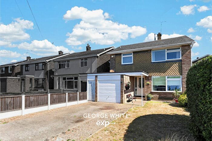 4 Bedroom Detached House For Sale In Dungannon Chase, Thorpe Bay, SS1