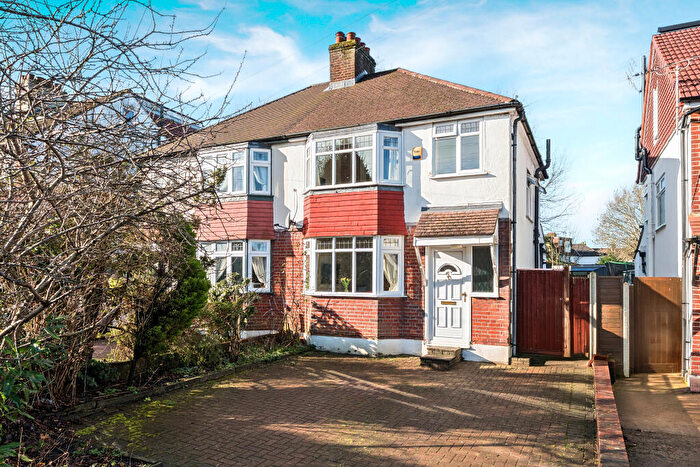 3 Bedroom House For Sale In Foxon Lane, Caterham, CR3