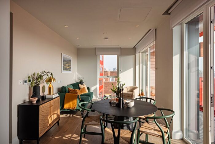 2 Bedroom Flat For Sale In London, W6