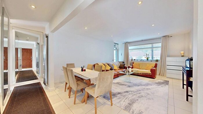 2 Bedroom Flat To Rent In Sheldon Avenue, Highgate, N6