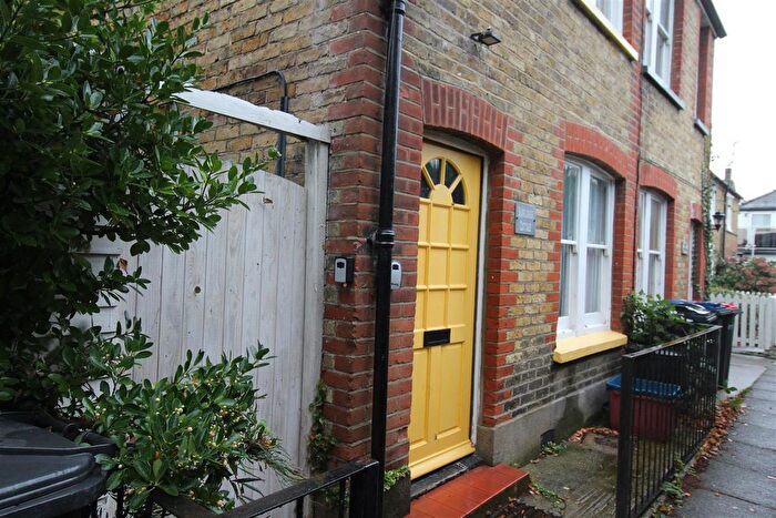 2 Bedroom Property To Rent In Beach Alley, Whitstable, CT5