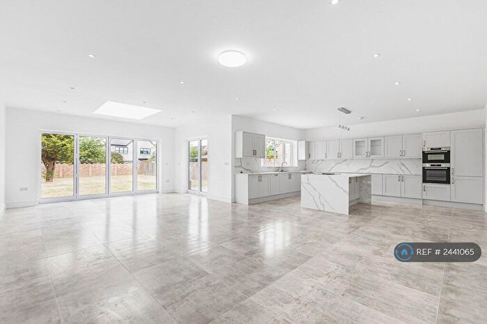 4 Bedroom Detached House To Rent In Newgatestreet Road, Goffs Oak, Waltham Cross, EN7