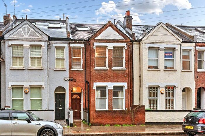 3 Bedroom Flat To Rent In Townmead Road, London, SW6