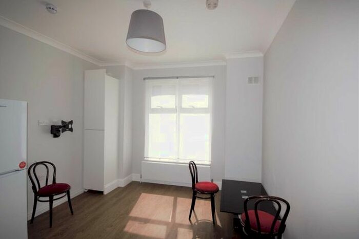 1 Bedroom Flat To Rent In Vale Grove, Acton, W3