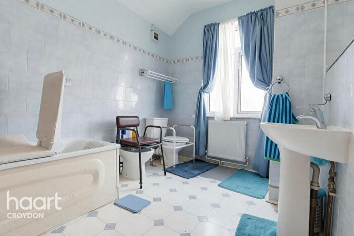 2 Bedroom Terraced House For Sale In Aurelia Road, Croydon, CR0