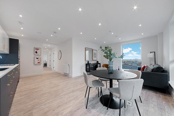 3 Bedroom Apartment To Rent In Dukes Road, London, E17