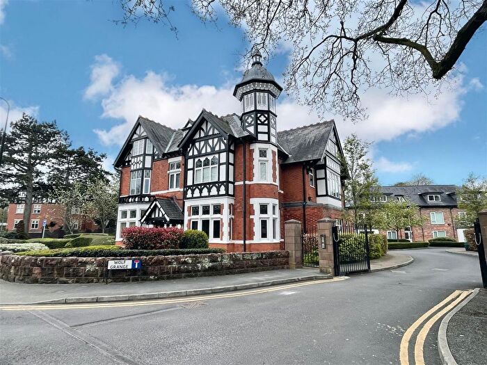 2 Bedroom Flat For Sale In Wolf Grange, Altrincham, WA15