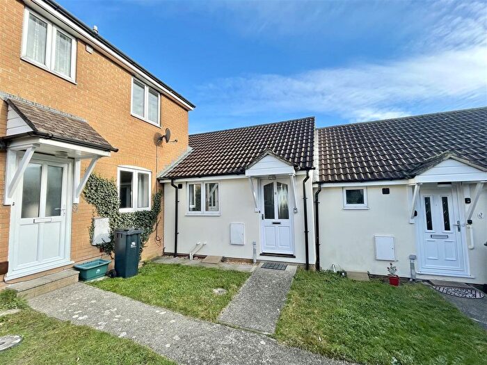 1 Bedroom Terraced Bungalow For Sale In Douglas Mews, Upton, BH16