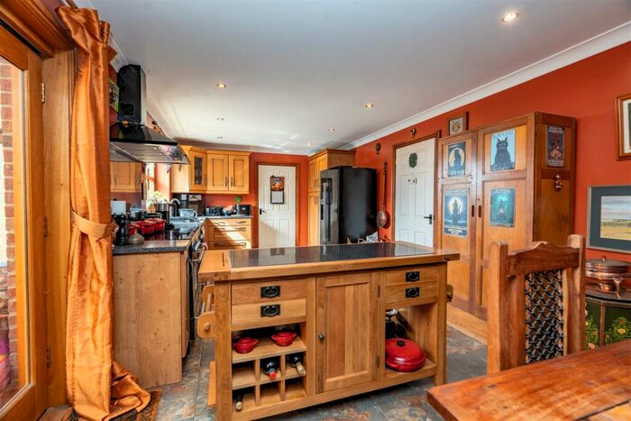 4 Bedroom Detached House For Sale In Chapelgate, Sutton St. James, Spalding, PE12