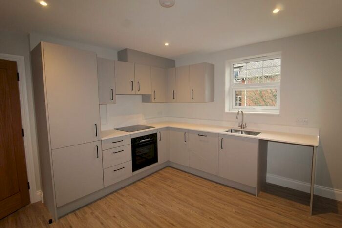 1 Bedroom Flat To Rent In Bargates, Christchurch, BH23