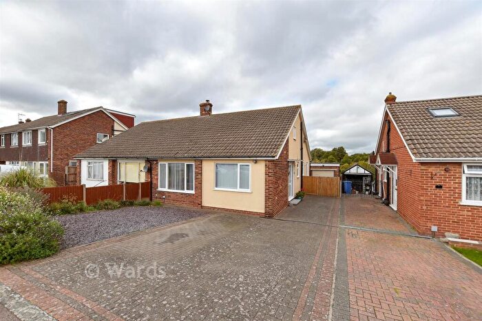3 Bedroom Chalet For Sale In Willement Road, Faversham, Kent, ME13