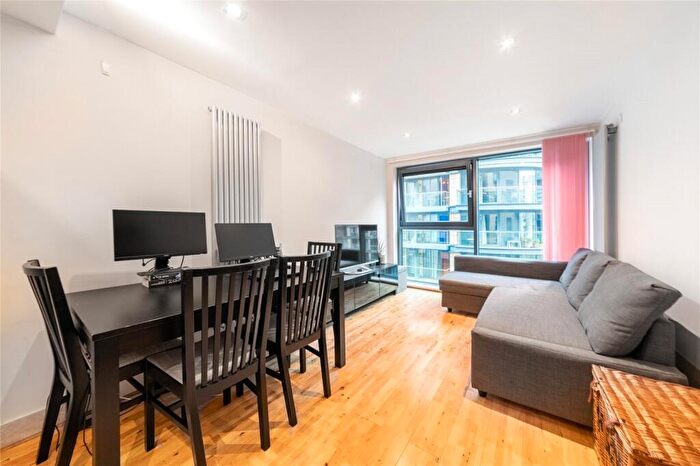 1 Bedroom Apartment To Rent In Millharbour, Canary Wharf, London, E14