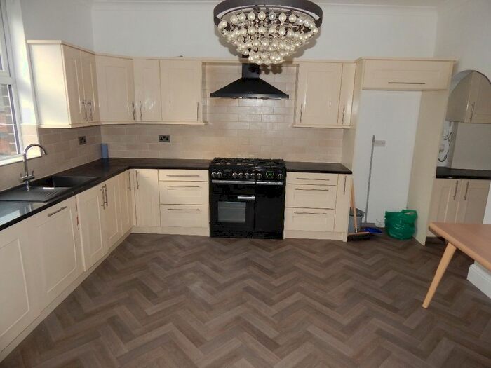 5 Bedroom Terraced House To Rent In Upper Croft Road, Batley, WF17