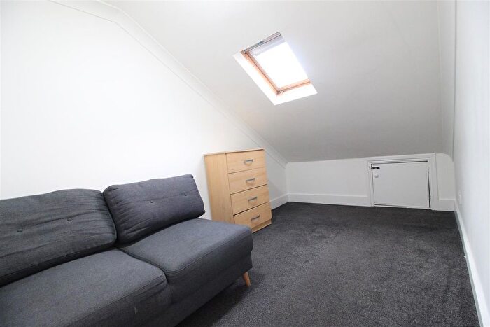 1 Bedroom Flat To Rent In (Bill Included) Queens Road, Walthamstow, E17