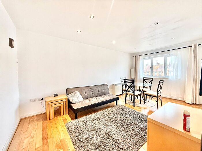 2 Bedroom Flat To Rent In Balmoral House, Honeypot Lane, Stanmore, HA7