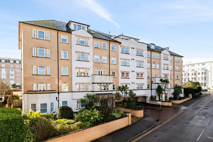 2 Bedroom Apartment For Sale In Sandgate Road, Folkestone, CT20