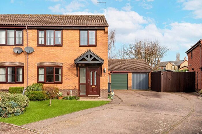 3 Bedroom Semi-Detached House For Sale In The Orchard, Belton, NR31