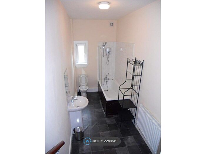 7 Bedroom Terraced House To Rent In Wilbraham Road, Manchester, M14