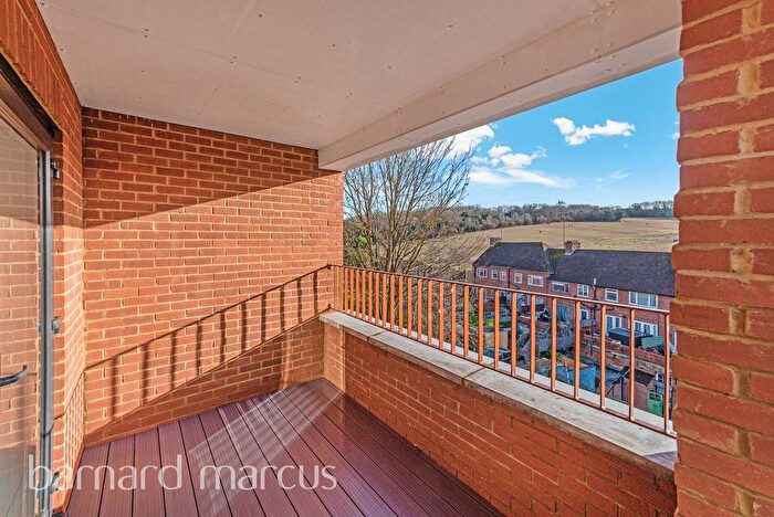 2 Bedroom Flat For Sale In Hyde Road, Sanderstead, South Croydon, CR2