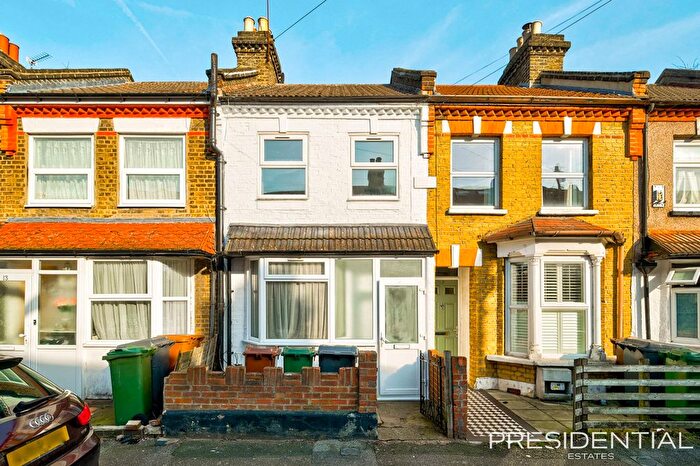 2 Bedroom Terraced House For Sale In Oakfield Road, Walthamstow, E17