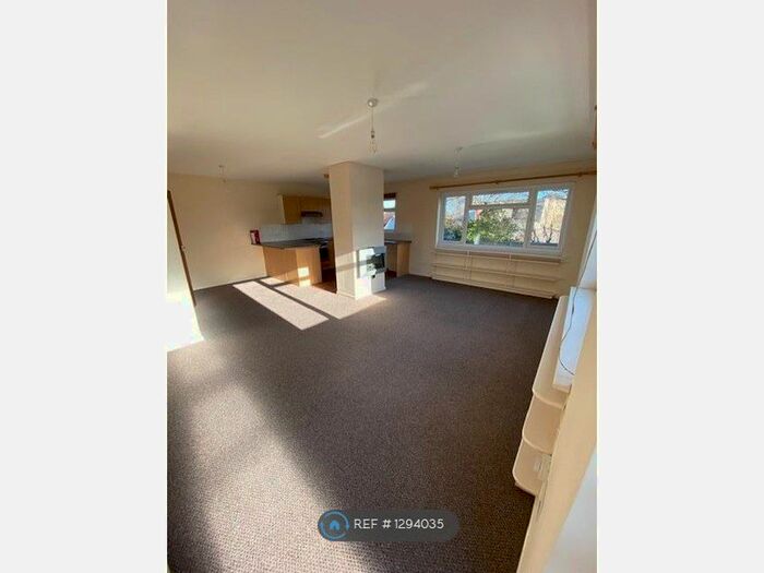 2 Bedroom Flat To Rent In Tudor Gardens, Leigh-On-Sea SS9