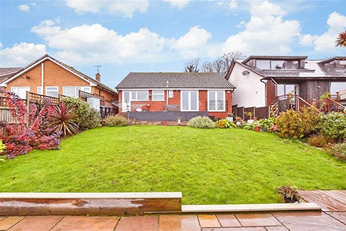 2 Bedroom Detached Bungalow For Sale In Kings Avenue, Broadstairs, Kent, CT10