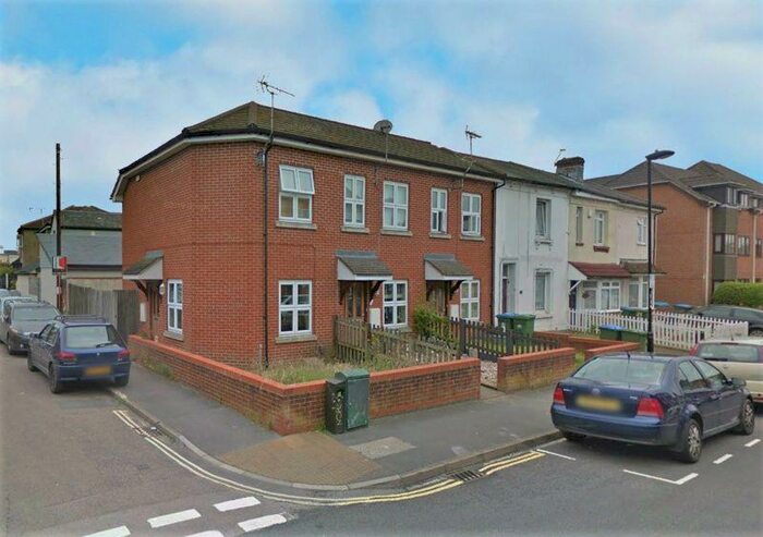 2 Bedroom End Of Terrace House To Rent In Sir Georges Road, Freemantle, Southampton, SO15
