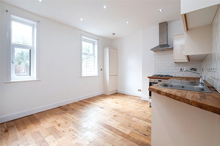 1 Bedroom Flat To Rent In Pollards Hill North, London, SW16