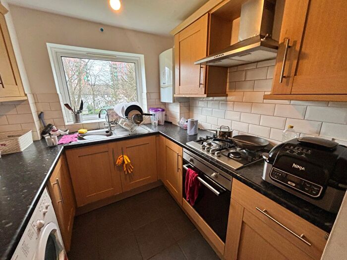 2 Bedroom Flat To Rent In Crown Walk, Wembley, HA9