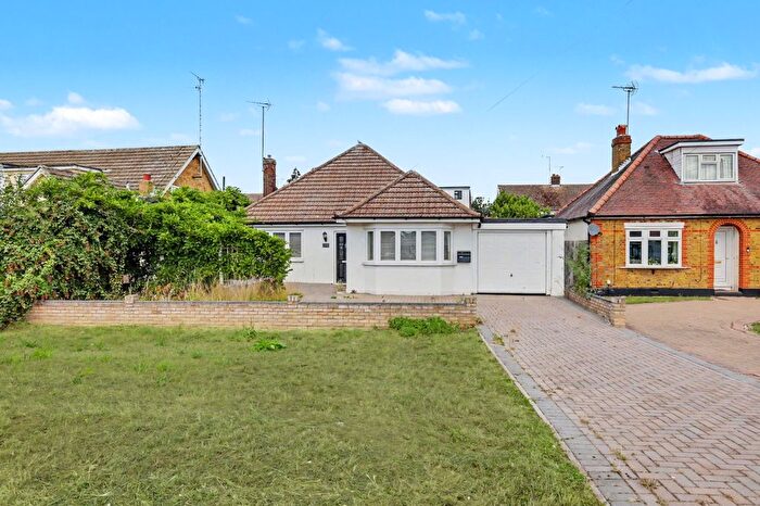2 Bedroom Detached Bungalow For Sale In Nevendon Road, Wickford, SS12