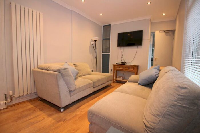 5 Bedroom Terraced House To Rent In Glenroy Street, Roath, CF24