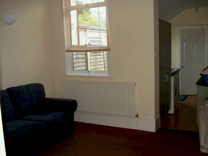 2 Bedroom House To Rent In Gleave Road, B29