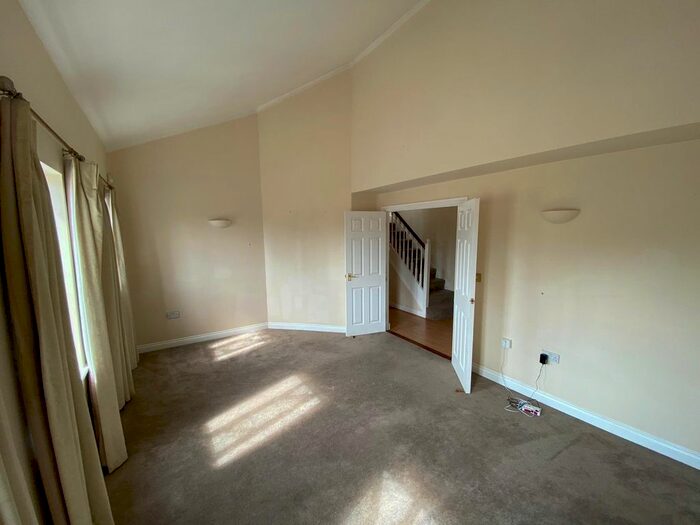 2 Bedroom Flat To Rent In Stockwell Green, London, SW9