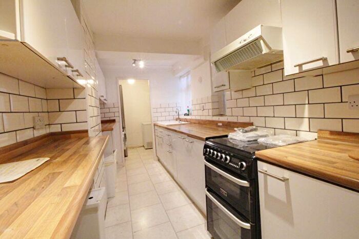 2 Bedroom Flat To Rent In Kennedy Close, Cheshunt, EN8