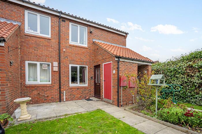 2 Bedroom Flat For Sale In Sturdee Grove, York, YO31