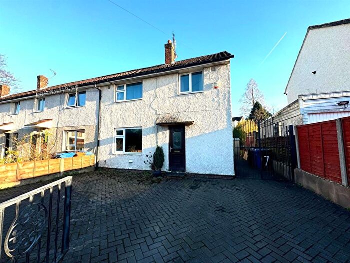 4 Bedroom End Of Terrace House For Sale In Hereford Road, Stockport, SK5