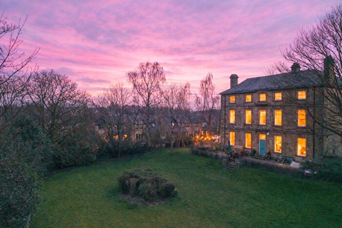 4 Bedroom Character Property For Sale In The End Wing, Turton Hall, Turton Green Gildersome Morley, Morley, Leeds, LS27