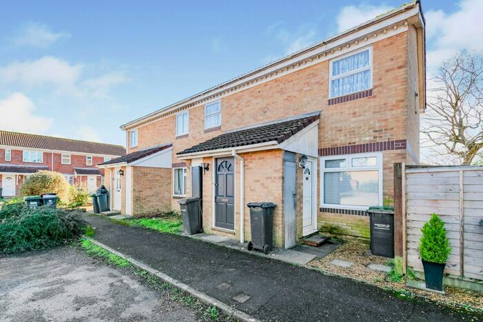 2 Bedroom Maisonette To Rent In Dandelion Close, Gosport PO13