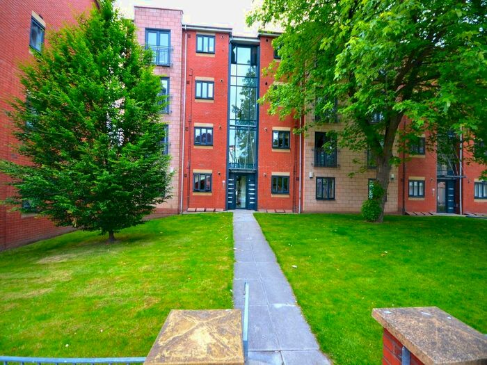 2 Bedroom Flat To Rent In Stretford Road, Hulme, Manchester, M15