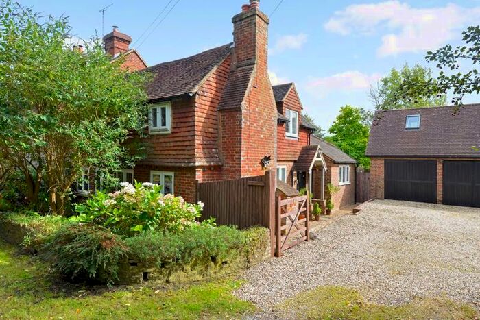 3 Bedroom Detached House For Sale In Petworth Road, Chiddingfold, Godalming GU8