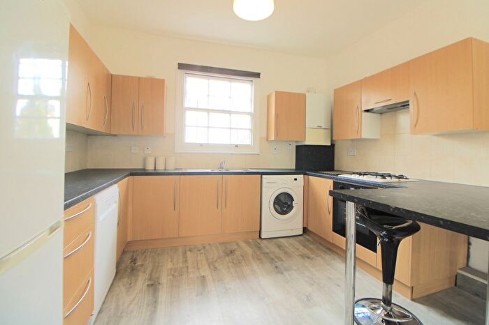 3 Bedroom Maisonette To Rent In King Henrys Walk, London, N1