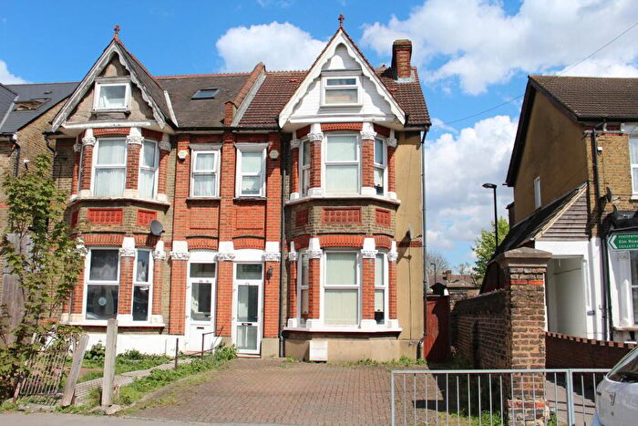 4 Bedroom Detached House For Sale In Bensham Manor Road, Thornton Heath, CR7