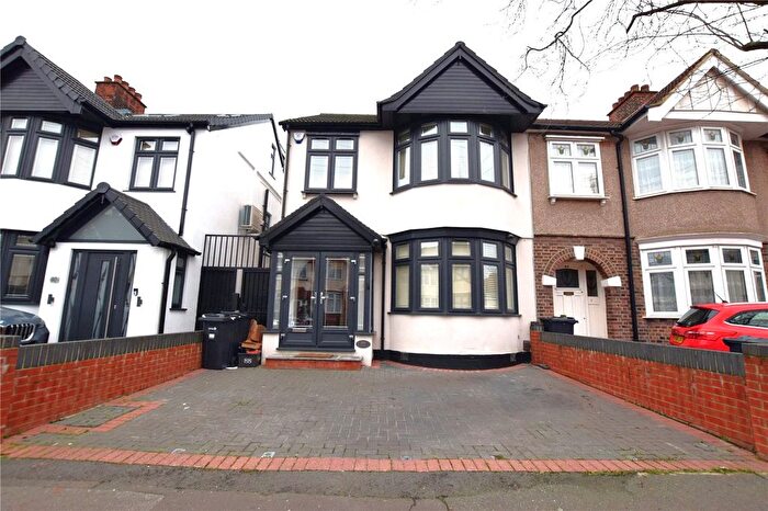 4 Bedroom End Of Terrace House To Rent In Primrose Avenue, Romford, RM6