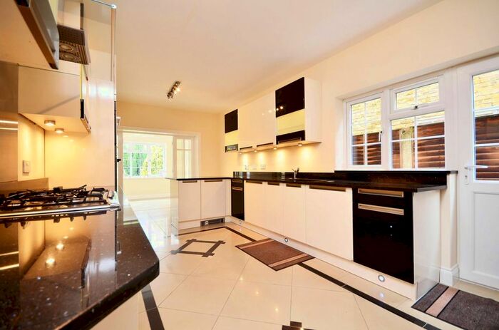 4 Bedroom Semi-Detached House To Rent In Minchenden Crescent, Southgate, London, N14