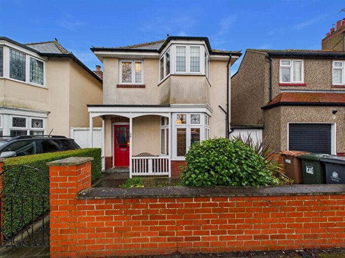 3 Bedroom Detached House For Sale In Hillcrest, Monkseaton, NE25