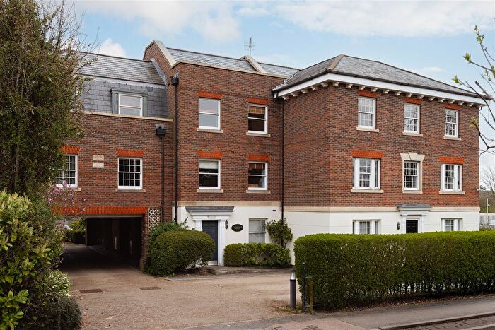 2 Bedroom Flat For Sale In Station Road North, Merstham, Redhill, RH1
