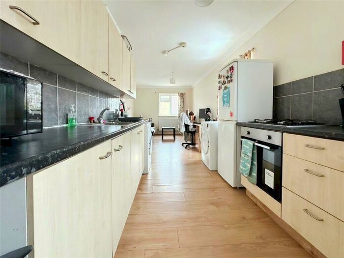 2 Bedroom Flat To Rent In Portswood Road, Southampton, Hampshire, SO17