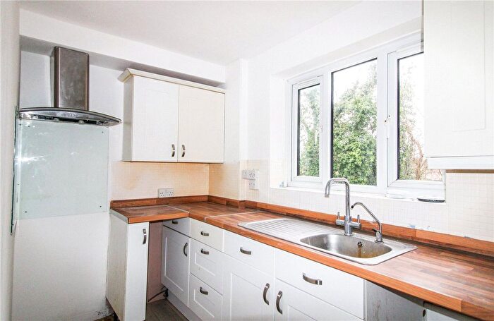 2 Bedroom Flat To Rent In Burnham Gardens, Croydon, CR0